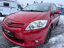 Rot Gebraucht 2010 Toyota Auris Life+ Limousine | 1.990 €
