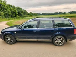 Blau Gebraucht 2002 VW Passat Kombi | 700 € (Superpreis)