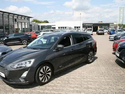 Grau Gebraucht 2019 Ford Focus Cool & Connect Limousine | 11.290 € (Fairer Preis)