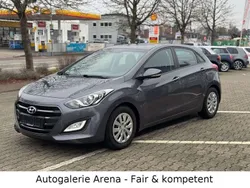 Grau Gebraucht 2015 Hyundai i30 Trend Limousine | 8.990 € (Fairer Preis)