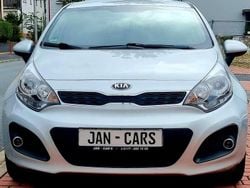 Silber Gebraucht 2014 Kia Rio 2 Kleinwagen | 8.700 € (Fairer Preis)