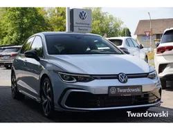 Silber Gebraucht 2024 VW Golf VIII Business Limousine | 31.990 € (Etwas zu teuer)
