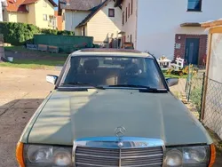 Grün Gebraucht 1983 Mercedes 240 Limousine | 6.500 €