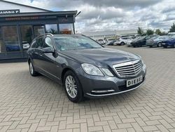 Grau Gebraucht 2011 Mercedes E200 Limousine | 9.990 € (Guter Preis)
