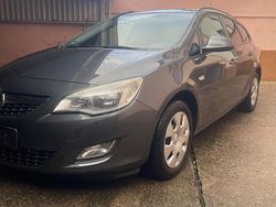 Grau Gebraucht 2012 Opel Astra Edition Limousine | 3.950 € (Guter Preis)