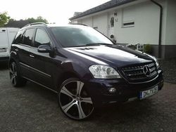 Blau metallic Gebraucht 2006 Mercedes ML320 SUV | 16.600 €