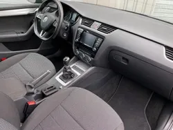 Schwarz Gebraucht 2016 Skoda Octavia Ambition Kombi | 8.900 € (Guter Preis)