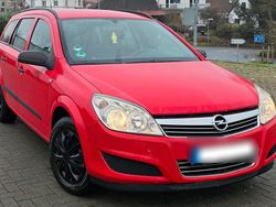 Rot Gebraucht 2009 Opel Astra Kombi | 2.500 € (Etwas zu teuer)