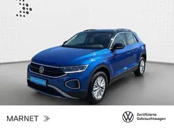 Ravennablau metallic/schwarz Gebraucht 2024 VW T-Roc Life SUV | 28.460 € (Guter Preis)