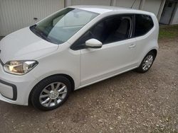 Weiß Gebraucht 2017 VW up! Kleinwagen | 6.450 € (Guter Preis)