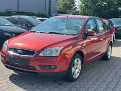 Rot Gebraucht 2006 Ford Focus Ghia Limousine | 1.490 € (Guter Preis)