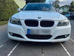 Weiß Gebraucht 2011 BMW 320 Kombi | 6.000 €