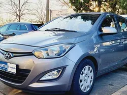 Grau Gebraucht 2012 Hyundai i20 Edition Kombi | 5.990 €