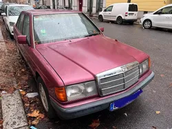 Rot Gebraucht 1992 Mercedes 190 Limousine | 10.000 €