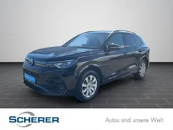 Deep black perleffekt (metallic) Gebraucht 2024 VW Tiguan R-line SUV | 41.500 € (Fairer Preis)