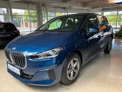 Blau Gebraucht 2024 BMW 216 Active Tourer Van / Kleinbus | 25.990 € (Superpreis)