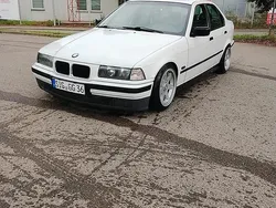 Weiß Gebraucht 1995 BMW 320 Limousine | 3.800 €
