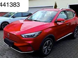 Red / diamond red (38) Gebraucht 2022 MG ZS Comfort Limousine | 18.350 € (Fairer Preis)