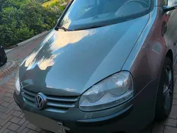 Grün Gebraucht 2005 VW Golf V Kleinwagen | 2.250 € (Fairer Preis)