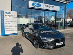 Magneticgrau (metallic) Neu 2025 Ford Focus ST-Line Limousine | 32.590 € (Teuer)