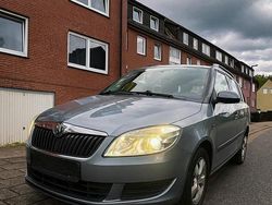Grau Gebraucht 2012 Skoda Fabia Kleinwagen | 3.400 € (Fairer Preis)
