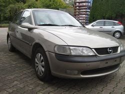 Gold Gebraucht 1997 Opel Vectra Limousine | 650 € (Guter Preis)
