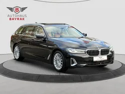 Schwarz Gebraucht 2021 BMW 520 Luxury Line Kombi | 44.490 €