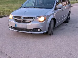 Grau Gebraucht 2016 Dodge Grand Caravan Van / Kleinbus | 9.000 € (Teuer)