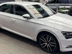 Weiß Gebraucht 2016 Skoda Superb Ambition Limousine | 16.000 € (Guter Preis)