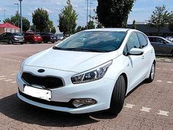 Weiß Gebraucht 2014 Kia Ceed FIFA World Cup Edition Limousine | 4.100 €