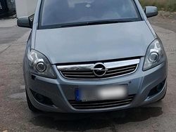 Grau Gebraucht 2010 Opel Zafira Van / Kleinbus | 3.699 €