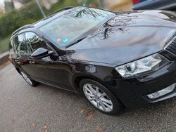 Schwarz Gebraucht 2015 Skoda Octavia Ambition Kombi | 9.500 € (Guter Preis)