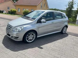 Silber Gebraucht 2011 Mercedes B200 Van / Kleinbus | 12.800 €