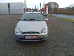 Grau Gebraucht 2003 Ford Focus Ghia Limousine | 1.799 € (Fairer Preis)