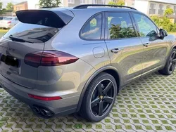 Grau Gebraucht 2016 Porsche Cayenne S SUV | 41.200 € (Etwas zu teuer)