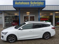 Violett Gebraucht 2024 Ford Focus ST-Line Limousine | 20.900 € (Fairer Preis)