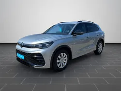 Oyster silver metallic (metallic) Gebraucht 2024 VW Tiguan R-line SUV | 42.500 € (Teuer)