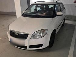 Weiß Gebraucht 2009 Skoda Fabia Kleinwagen | 2.600 € (Fairer Preis)