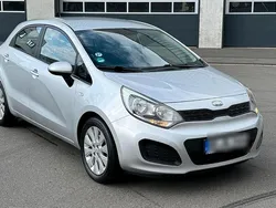 Grau Gebraucht 2011 Kia Rio 2 Limousine | 6.199 €