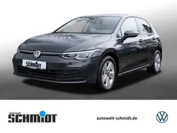 Grau Gebraucht 2023 VW Golf VIII Life Kleinwagen | 22.466 € (Fairer Preis)