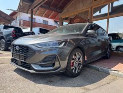 Grau Gebraucht 2023 Ford Focus ST-Line X Limousine | 26.900 € (Etwas zu teuer)