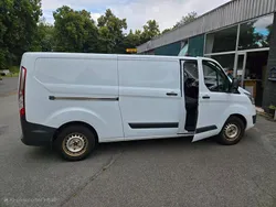 Weiß Gebraucht 2015 Ford Transit Custom Van / Kleinbus | 9.500 €