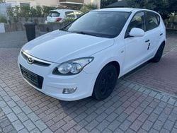 Weiß Gebraucht 2009 Hyundai i30 Classic Kombi | 1.700 € (Guter Preis)