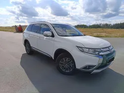 Weiß Gebraucht 2017 Mitsubishi Outlander Diamant Edition SUV | 15.900 € (Etwas zu teuer)