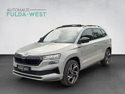 Stahl grau Neu 2025 Skoda Karoq SportLine SUV | 44.940 € (Teuer)