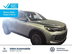 Oyster silver metallic Gebraucht 2024 VW Tiguan Elegance SUV | 43.930 € (Guter Preis)