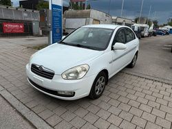 Weiß Gebraucht 2010 Hyundai Accent Limousine | 1.699 €