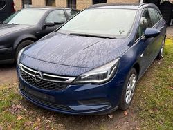 Blau Gebraucht 2017 Opel Astra Kombi | 3.000 €