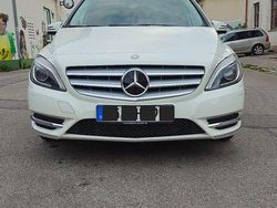 Weiß Gebraucht 2012 Mercedes B180 Van / Kleinbus | 7.750 € (Etwas zu teuer)