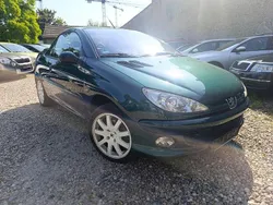 Grün Gebraucht 2003 Peugeot 206 CC Roland Garros Cabrio | 1.950 € (Guter Preis)
